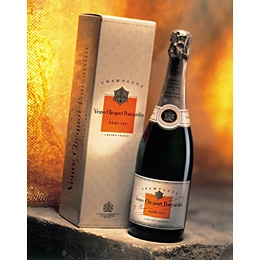 Veuve Clicquot Ponsardin champagne VCP Demi Sec 75cl Giftpack